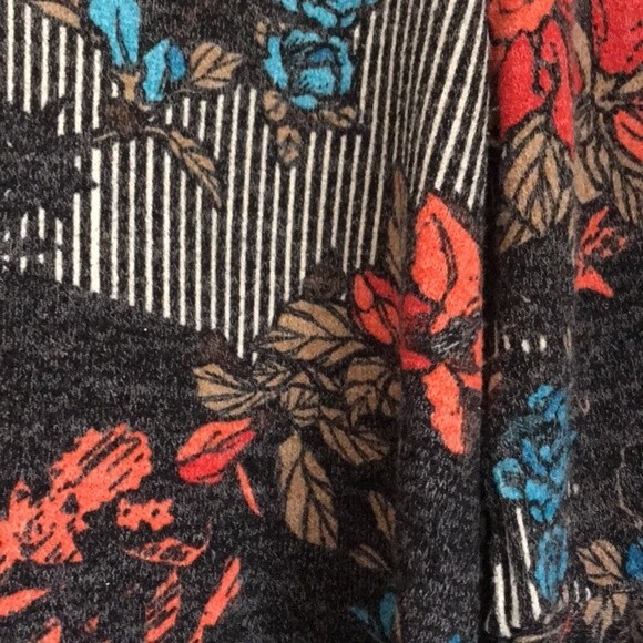 Aryeh Floral Bell Sleeve Sweater sz Small - Picture 14 of 14